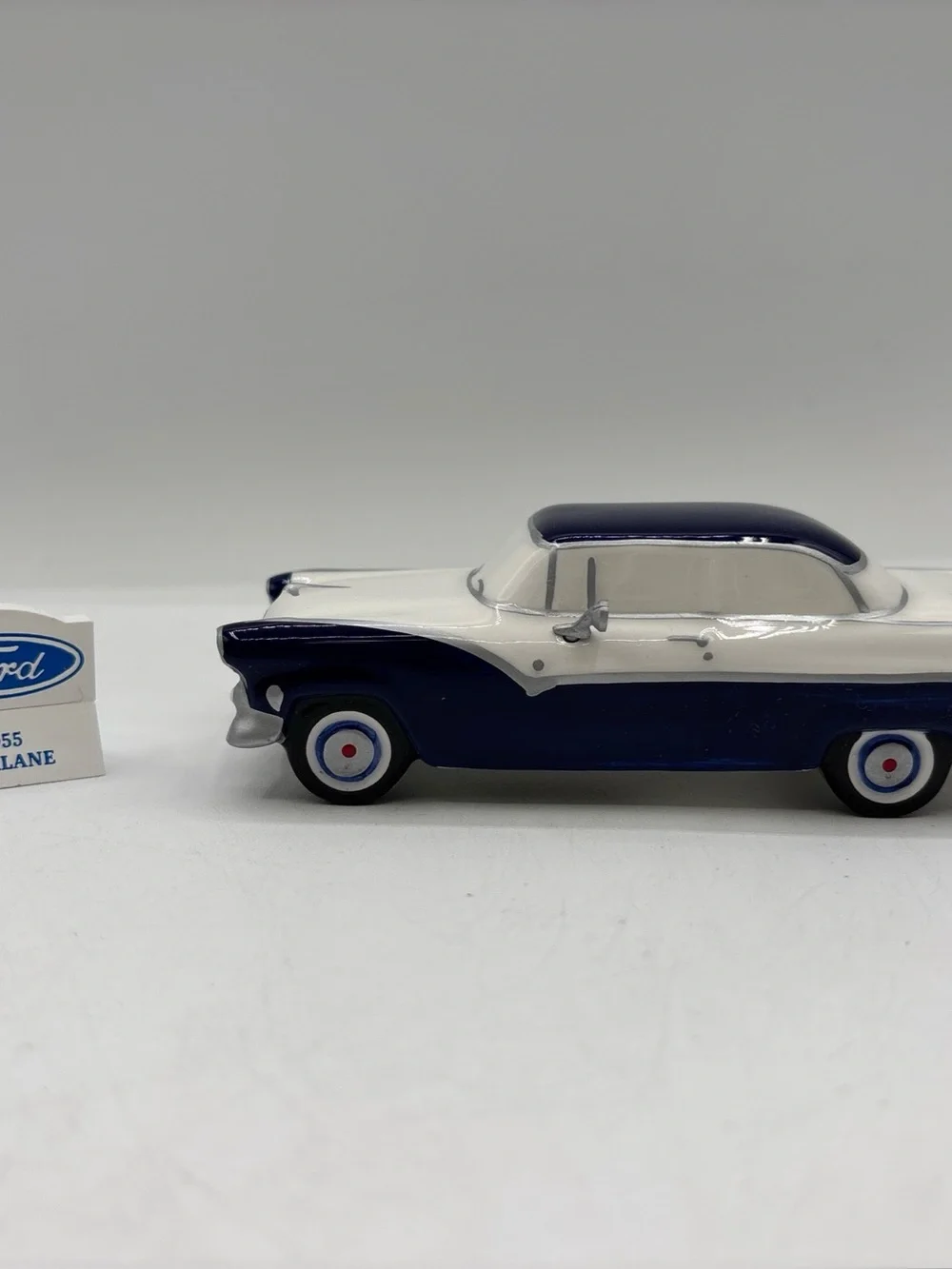 Department 56 1998 Vintage Original Snow Village 1955 Ford Fairlane 56.54950 EUC